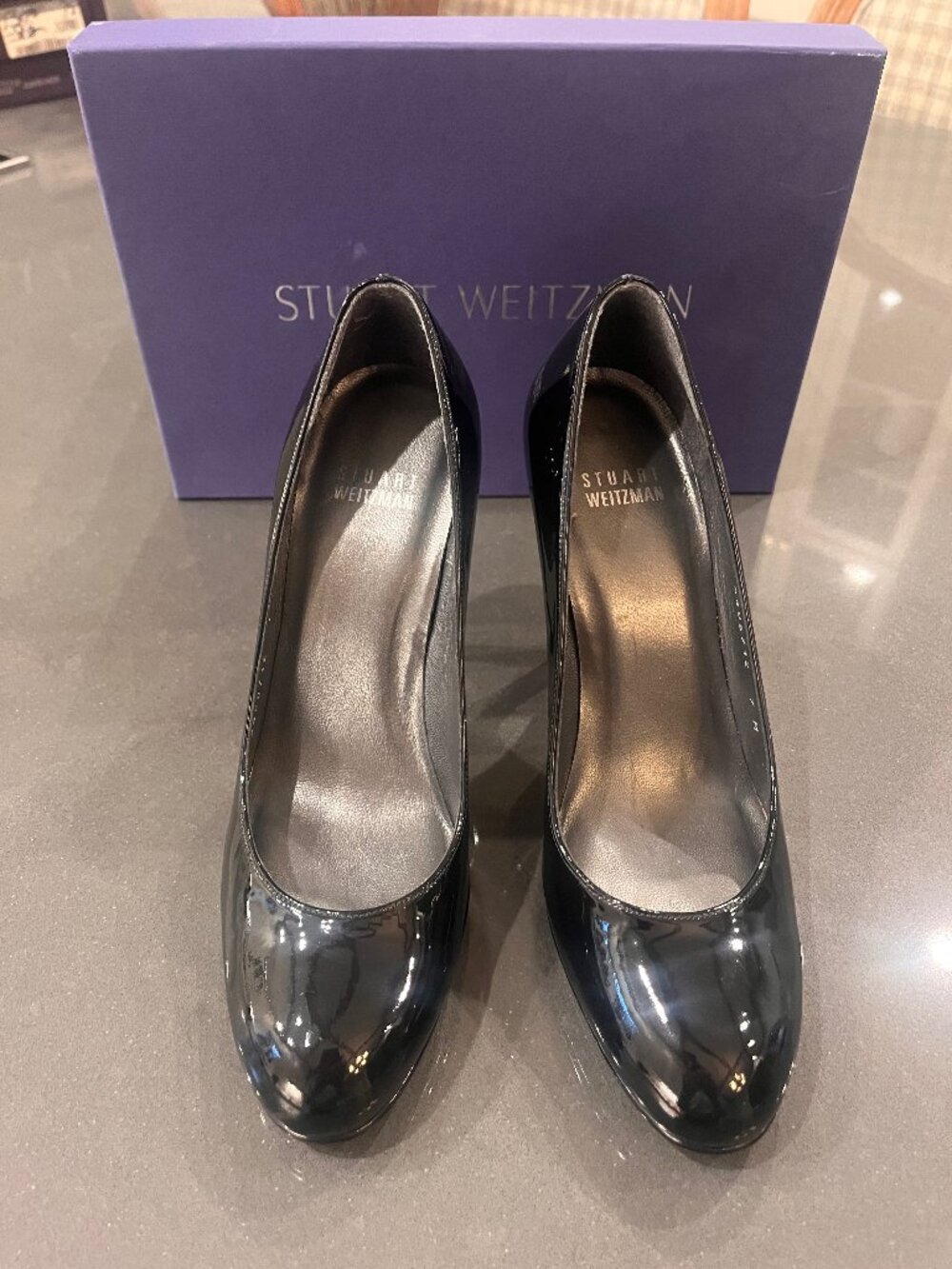 Stuart Weitzman Heeled Black Patent Pump Roundtoe retailed $398 sz 7.